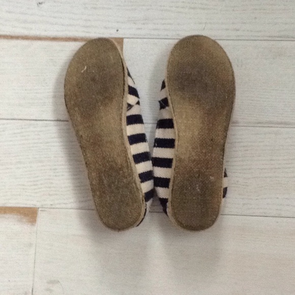 Faded Glory canvas flats - Picture 2 of 2